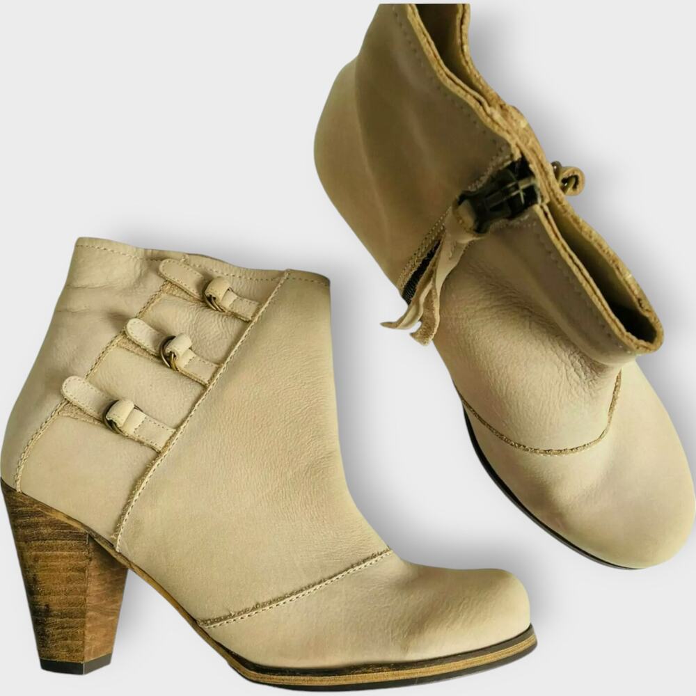 Holding Horses Buckled Triad Booties Block Heel Ivory Leather Boots Size 36 6